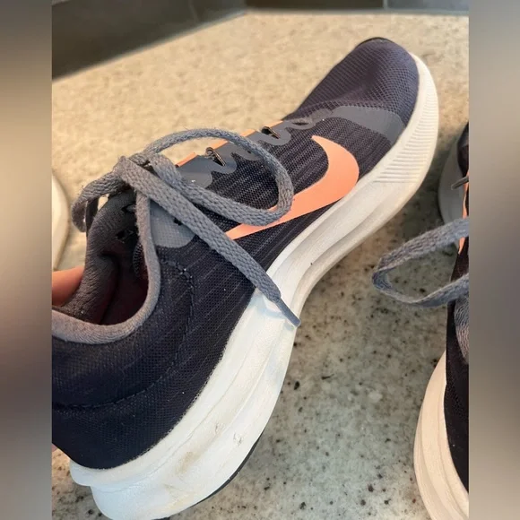 Nike Shoes Ladies Size 7 - Picture 7 of 10